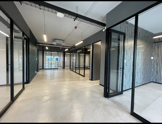 285M² OFFICE TO LET IN BRYANSTON